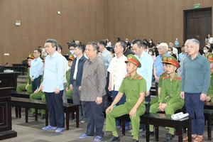 Chủ doanh nghiệp khai mang 200.000 USD đến nhà riêng cựu Thứ trưởng để hối lộ 