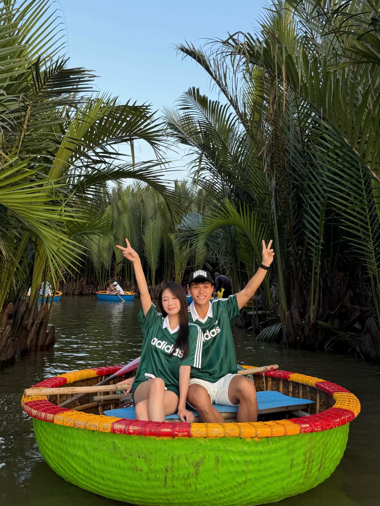 Hotgirl 3,8 triệu followers tung bộ ảnh cực tình bên sao U23 Việt Nam, đáp trả khi bị nhắc Hotgirl 3,8 triệu followers tung bộ ảnh cực tình bên sao U23 Việt Nam, đáp trả khi bị nhắc