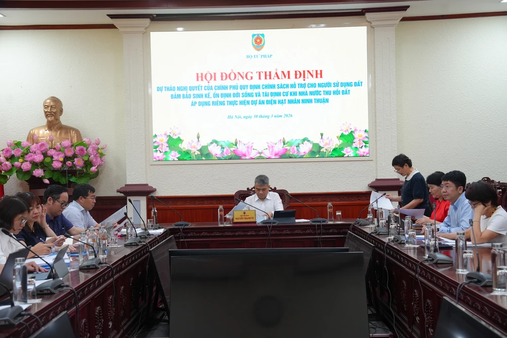 Dự thảo Nghị quyết đề xuất nhiều chính sách đặc thù. Ảnh: Hoàng Huy điện hạt nhân Thứ trưởng Nguyễn Thanh Tú phát biểu tại cuộc họp - Ảnh PV (2).JPG