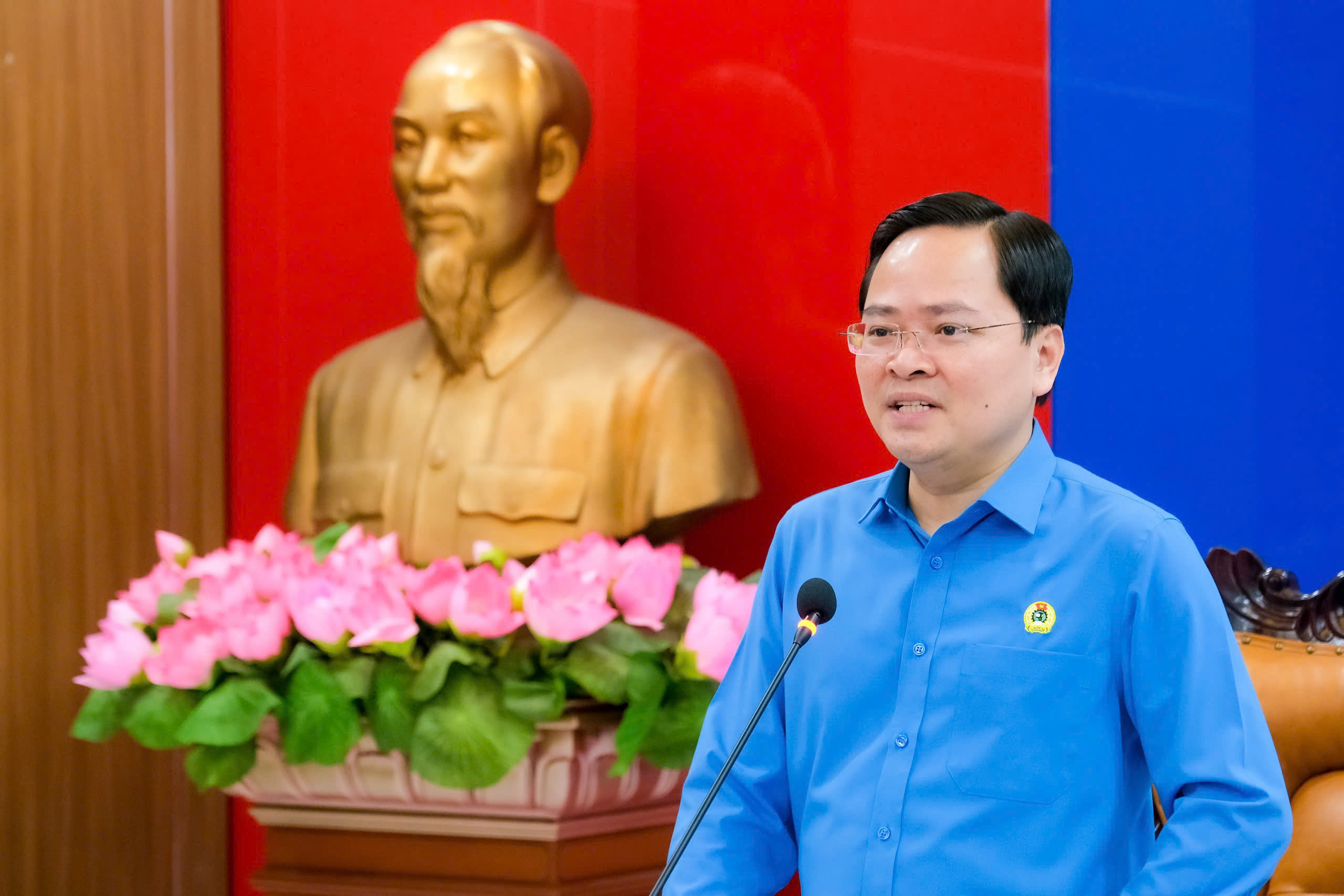 Nâng cao nhận thức chính trị và hiểu biết pháp luật cho công nhân lao động - Ảnh 2.