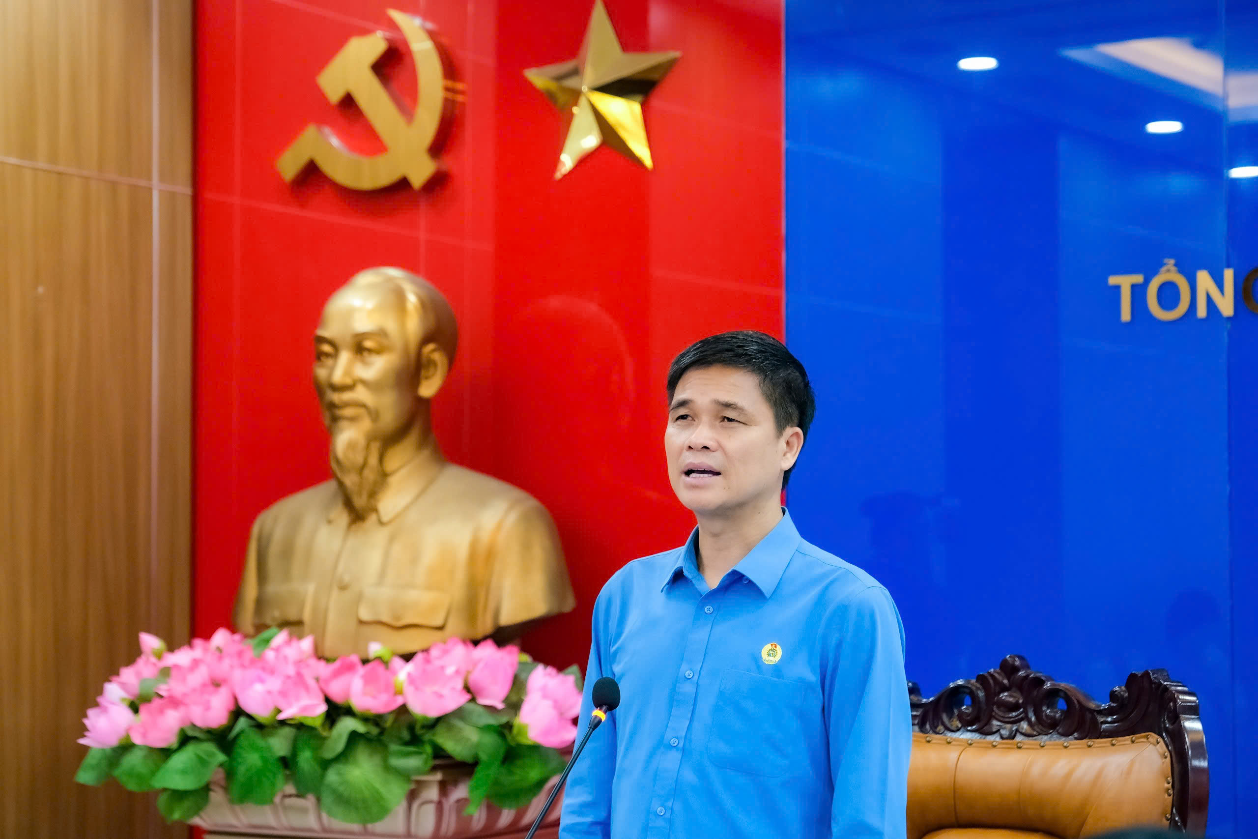 Nâng cao nhận thức chính trị và hiểu biết pháp luật cho công nhân lao động - Ảnh 3.