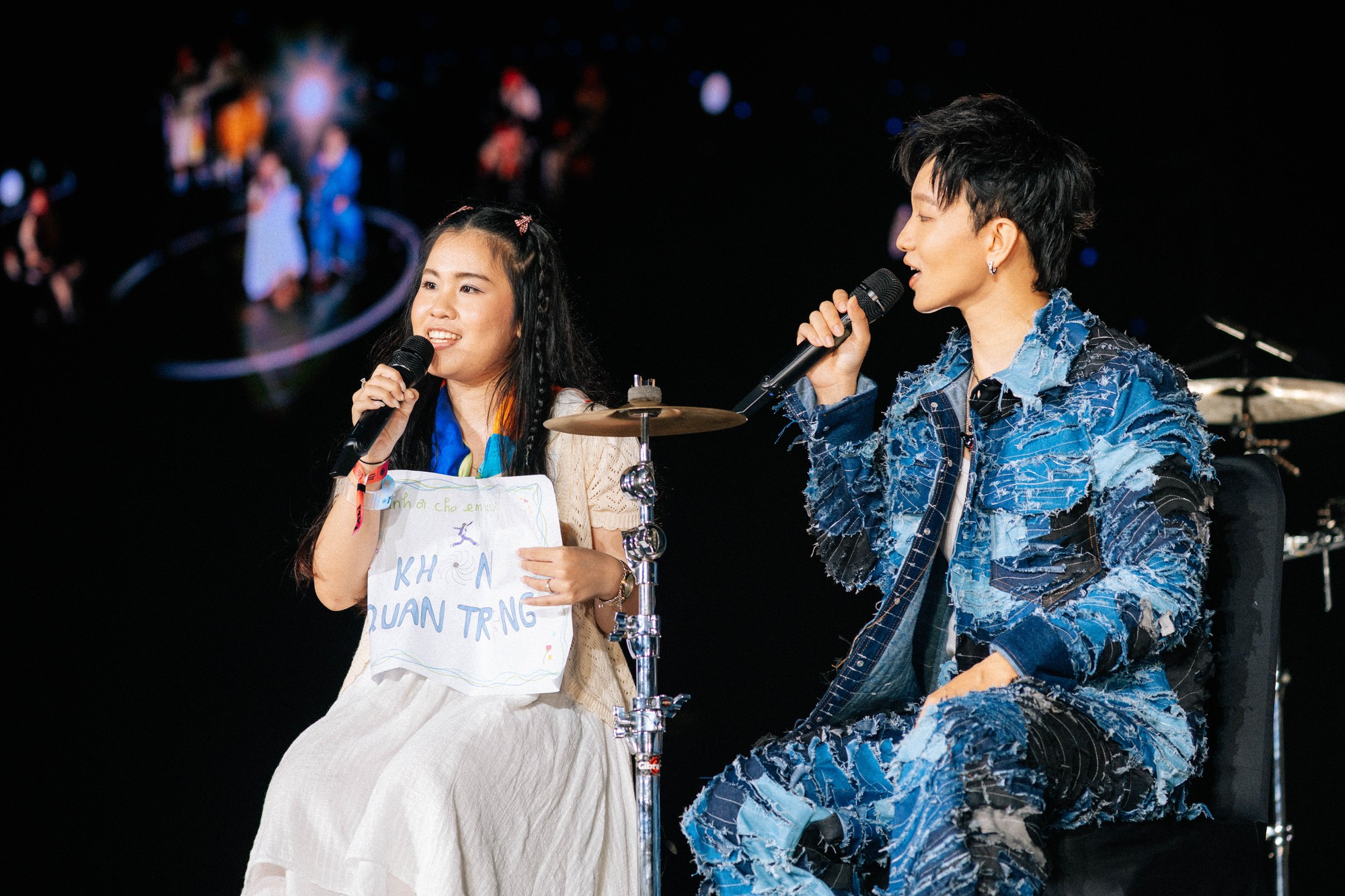 Làm nghệ sĩ, ai cũng muốn được 9.777 người yêu như Hoàng Dũng!- Ảnh 2. Làm nghệ sĩ, ai cũng muốn được 9.777 người yêu như Hoàng Dũng!- Ảnh 2.