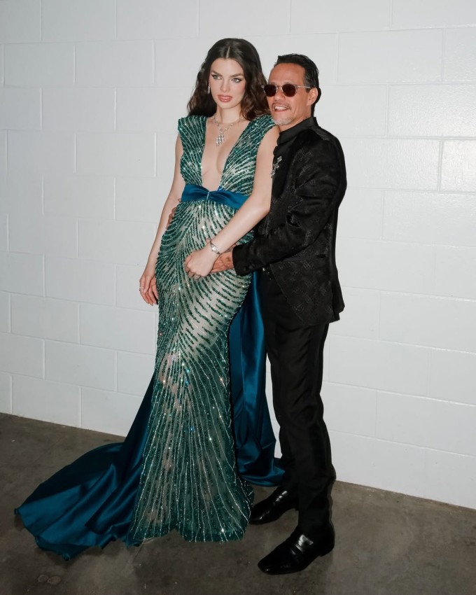 Vợ hoa hậu của Marc Anthony khoe tin vui sắp sinh con gái 3 Nadia bế bụng bầu dự sự kiện cùng chồng vào tháng 2. Ảnh: Instagram