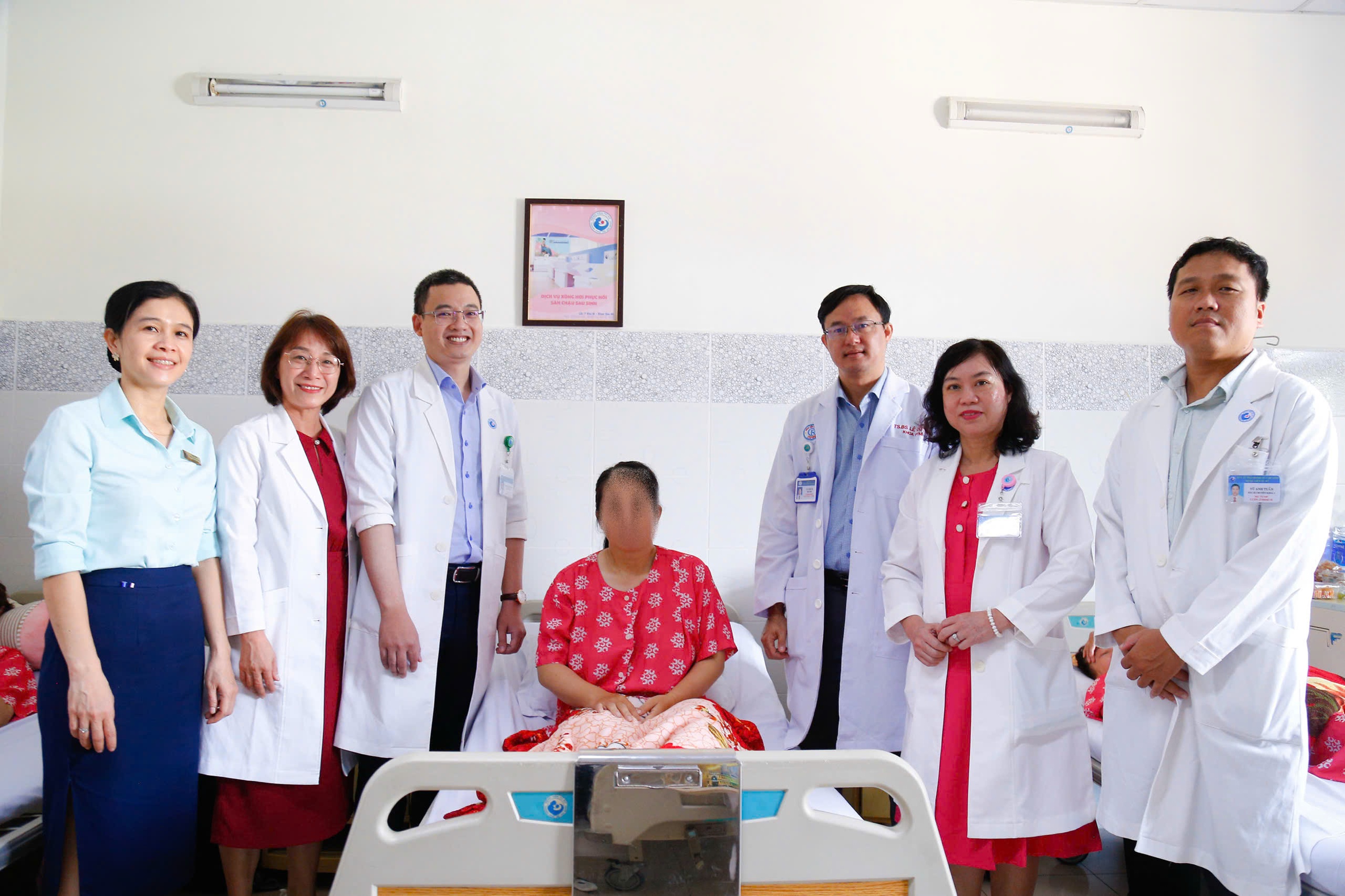 Bác sĩ Từ Dũ và Chợ Rẫy xuyên đêm mổ lấy khối thai sát động mạch chủ bụng cực hiếm gặp 2 Từ Dũ - Ảnh 2.