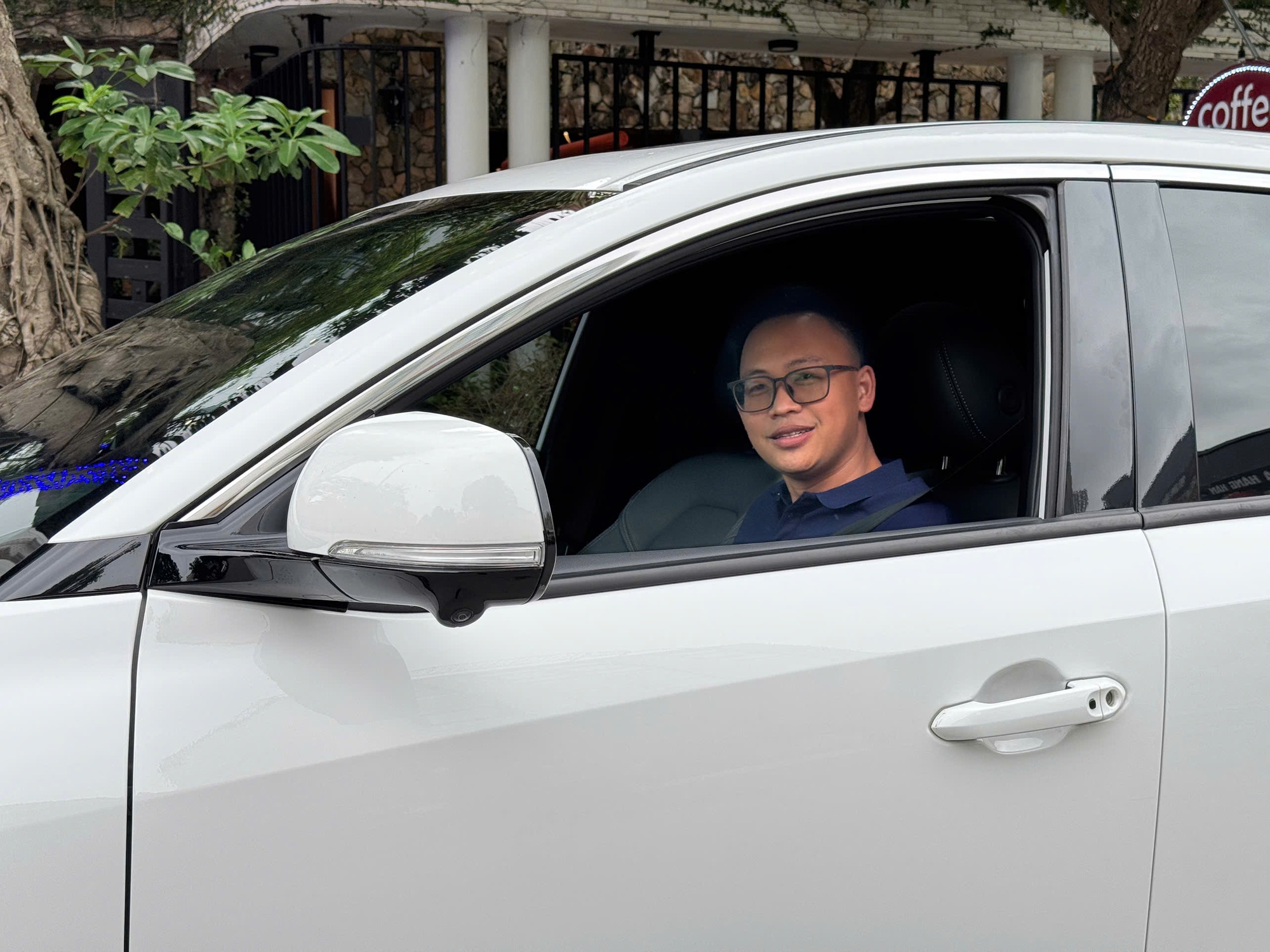 Từ CX-5 AWD sang xe điện: Chủ xe Nghệ An chốt VinFast VF 8 sau 3.500 km, nói thẳng ưu nhược điểm- Ảnh 2. Từ CX-5 AWD sang xe điện: Chủ xe Nghệ An chốt VinFast VF 8 sau 3.500 km, nói thẳng ưu nhược điểm- Ảnh 2.