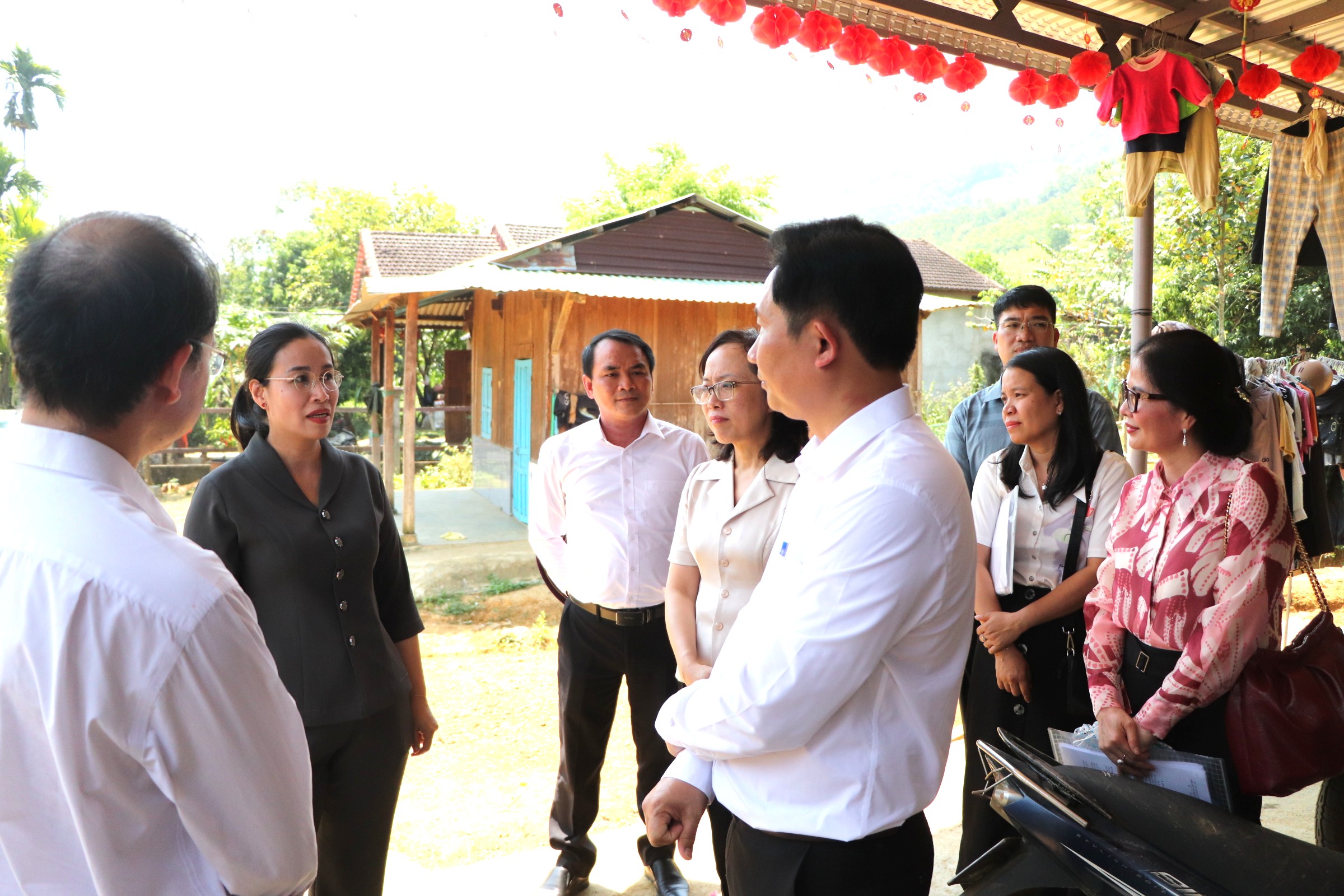 Tận mắt thấy dân làm món cá ủ chua, lãnh đạo Đà Nẵng nói "quá nguy hiểm" 2 Clip: Tận thấy dân làm món cá ủ chua, Phó Chủ tịch Đà Nẵng nói