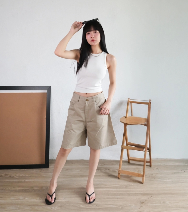 Phối đồ với áo tank top - mặc đẹp quanh năm, gọn nhẹ, thời thượng- Ảnh 7.
