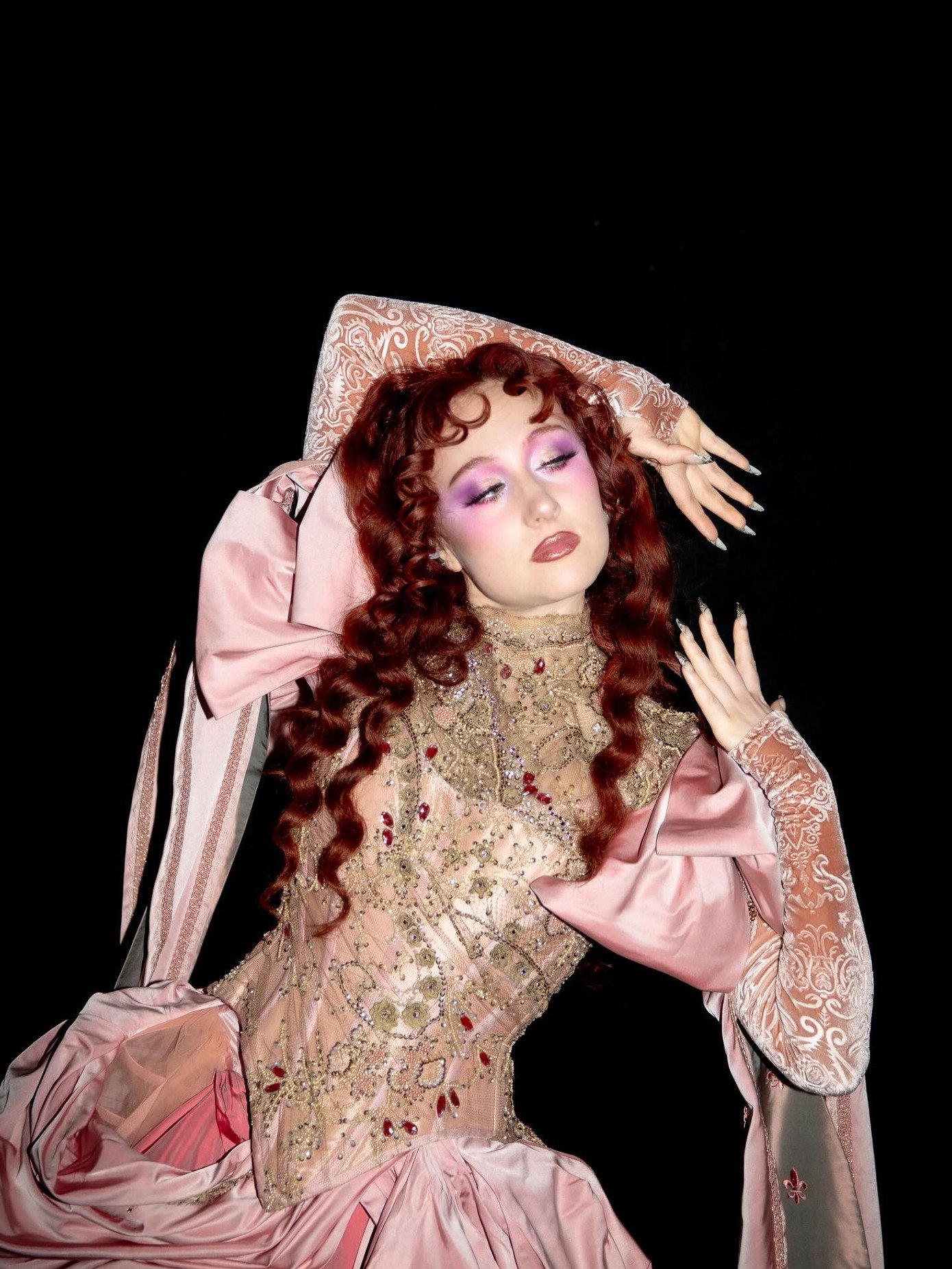 Chappell Roan: Ranh giới giữa cá tính nghệ sĩ và những bộ trang phục gây sốc - 2