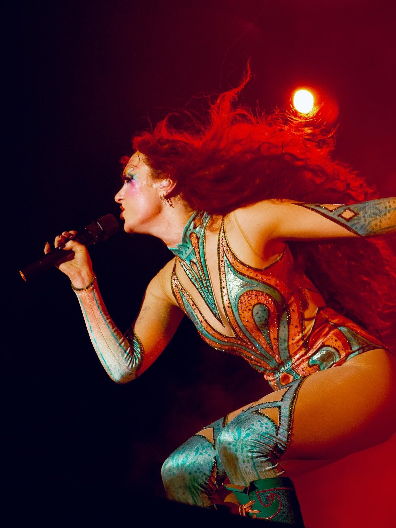 Chappell Roan: Ranh giới giữa cá tính nghệ sĩ và những bộ trang phục gây sốc - 4