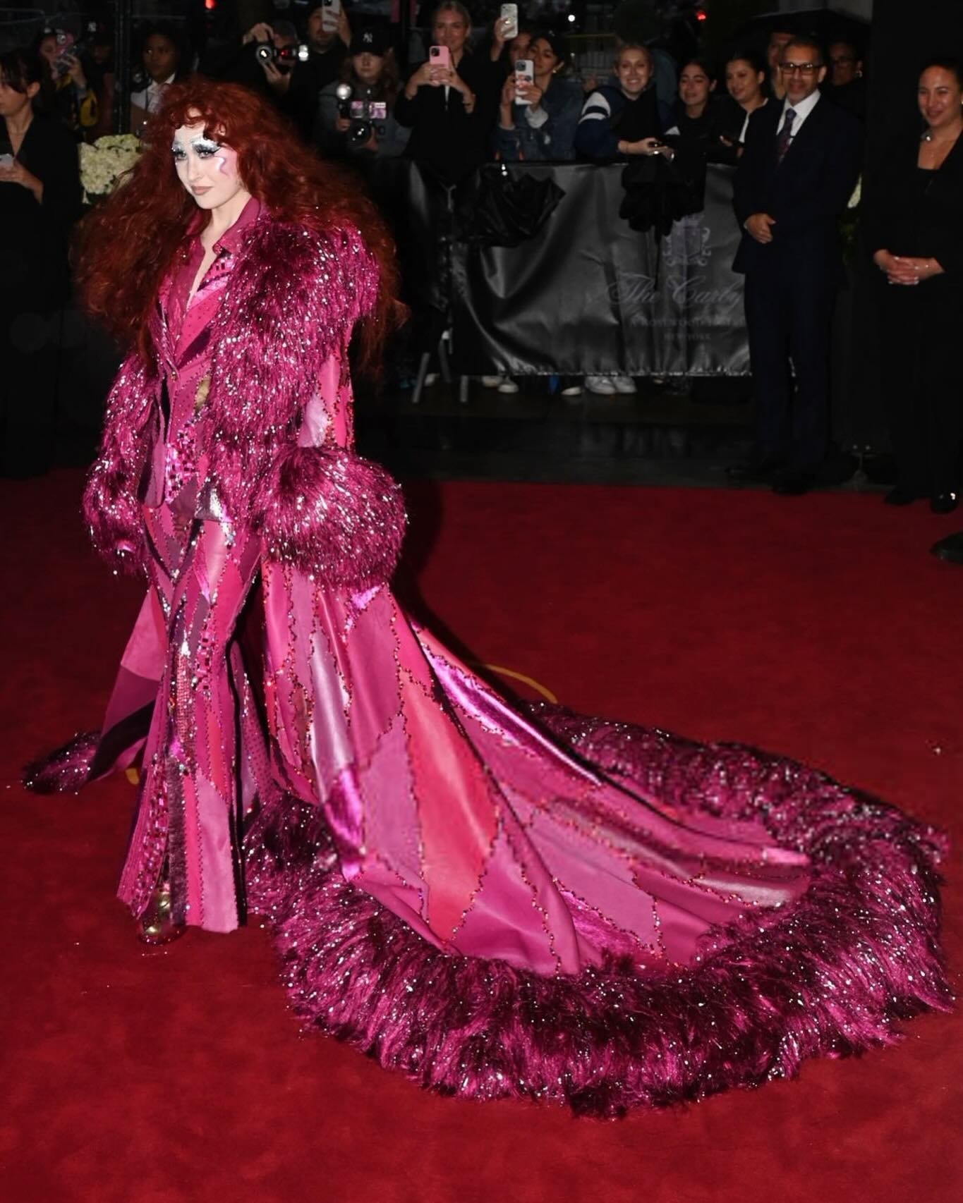 Chappell Roan: Ranh giới giữa cá tính nghệ sĩ và những bộ trang phục gây sốc - 8