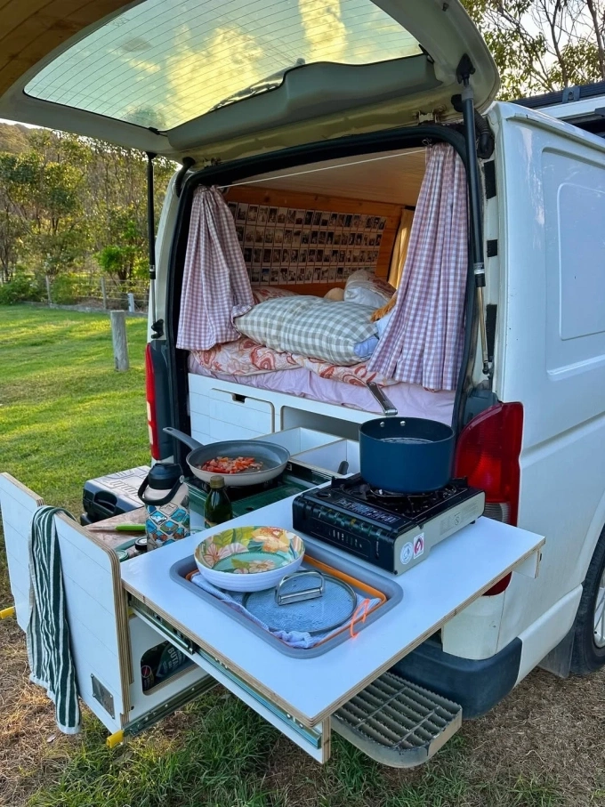 Bỏ việc lương cao, cô gái 22 tuổi sắm nhà di động đi khắp Australia 2 Cuộc sống trên xe tải không phải lúc nào cũng dễ dàng.