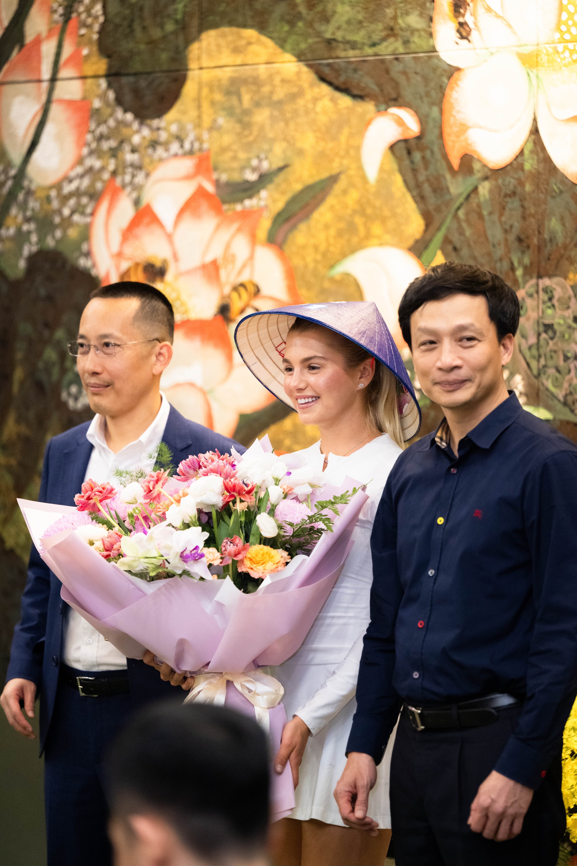 Cận cảnh nhan sắc xinh đẹp của nữ hoàng Pickleball Anna Leigh Waters: Tươi rói đội nón lá, tự phát âm tên tiếng Việt cực yêu!- Ảnh 12.