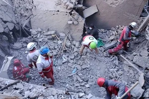 Iran bị oanh tạc suốt đêm, nghi kho đạn ở Isfahan bị trúng bom xuyên hầm