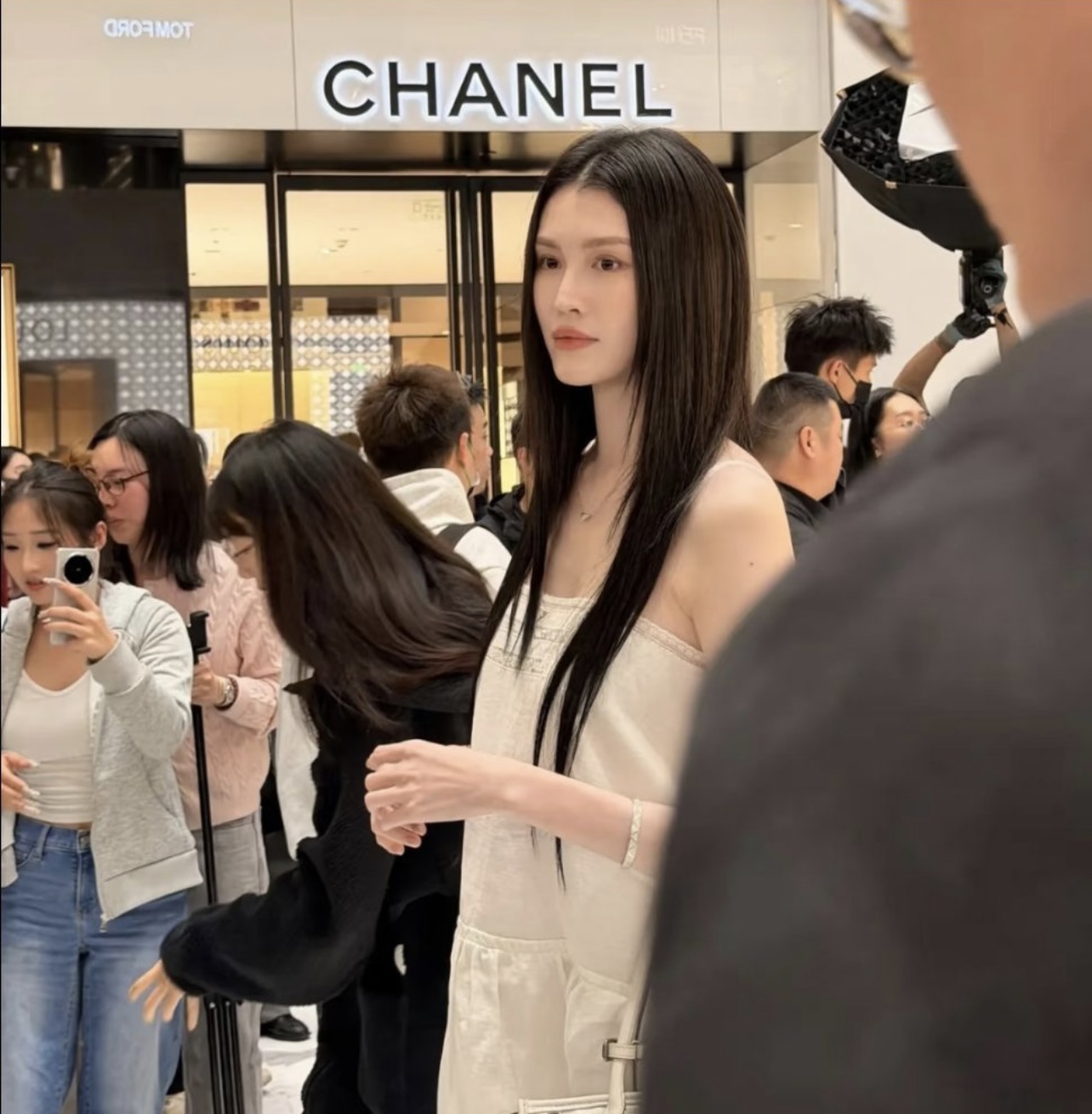 Dáng vóc khó tin sau 5 tháng sinh con của thiên thần Victoria's Secret: Là đã có lần sinh đẻ nào chưa?- Ảnh 3.