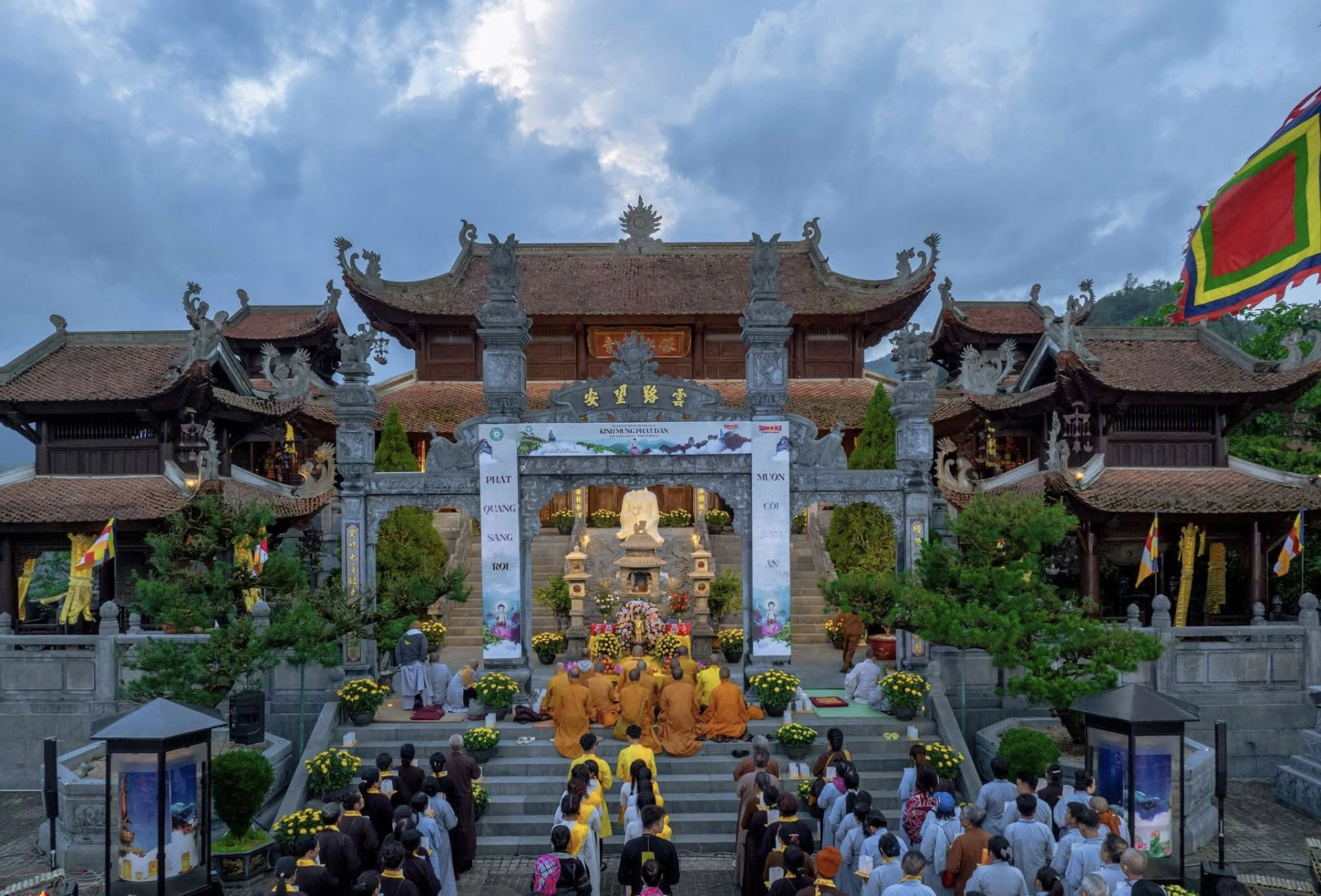 Đại tượng 50 tấn đồng nguyên khối do người Việt dựng lên giữa đỉnh núi băng giá, chính thức xác lập kỷ lục kỳ vĩ nhất châu Á- Ảnh 3.