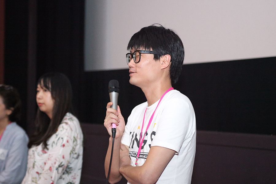 Không thể tin nổi: Nam đạo diễn bị hành hung, xuất huyết não qua đời ngay trước mắt con trai tự kỷ- Ảnh 2.