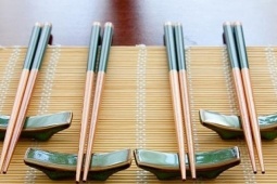 10 cấm kỵ khi dùng đũa