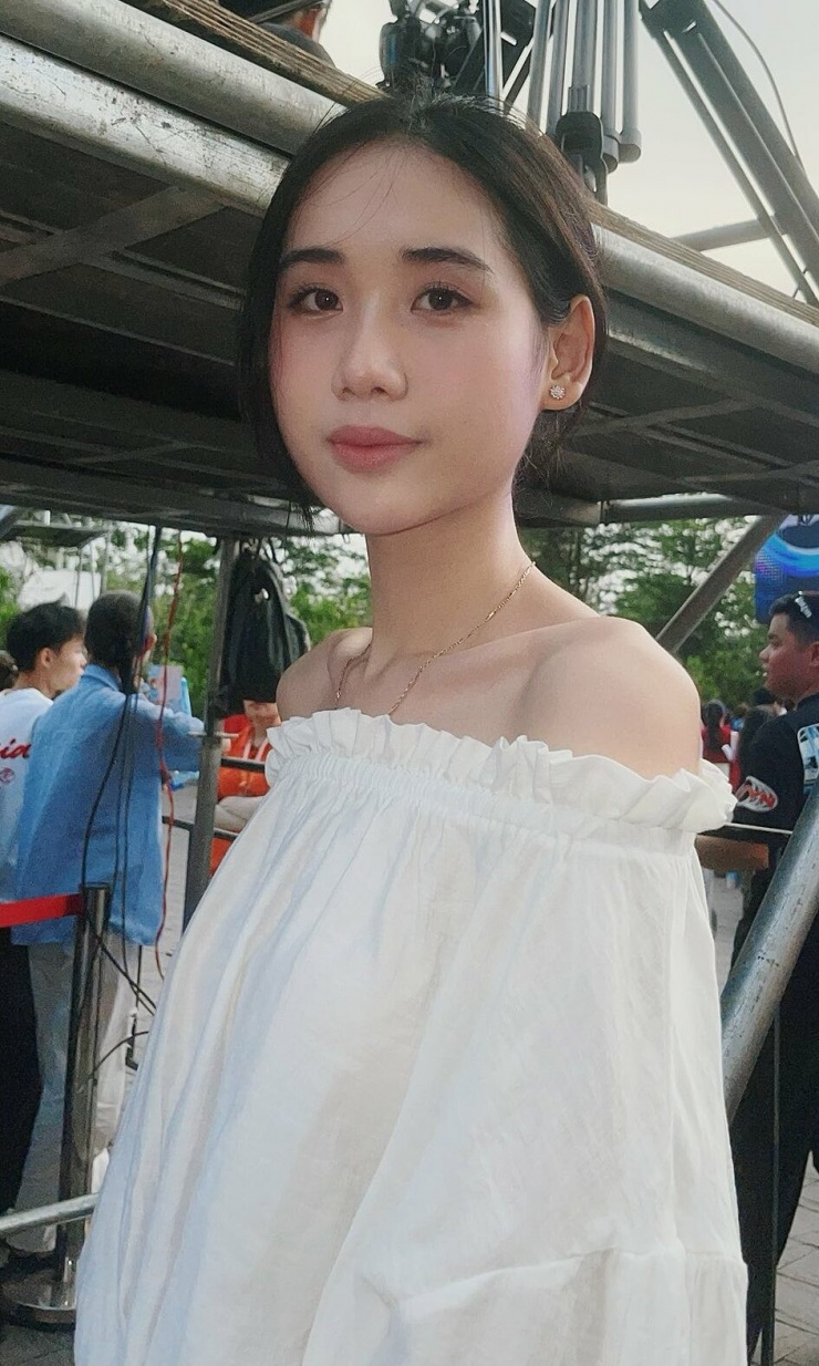 Vẻ ngọt ngào của á hậu 2 Miss World Vietnam 2025 4 Trên trang cá nhân, nhiều người hâm mộ bình luận, khen ngợi Tâm Như có vẻ đẹp dịu dàng. Người đẹp gây thiện cảm với gương mặt hài hòa, làn da mịn.