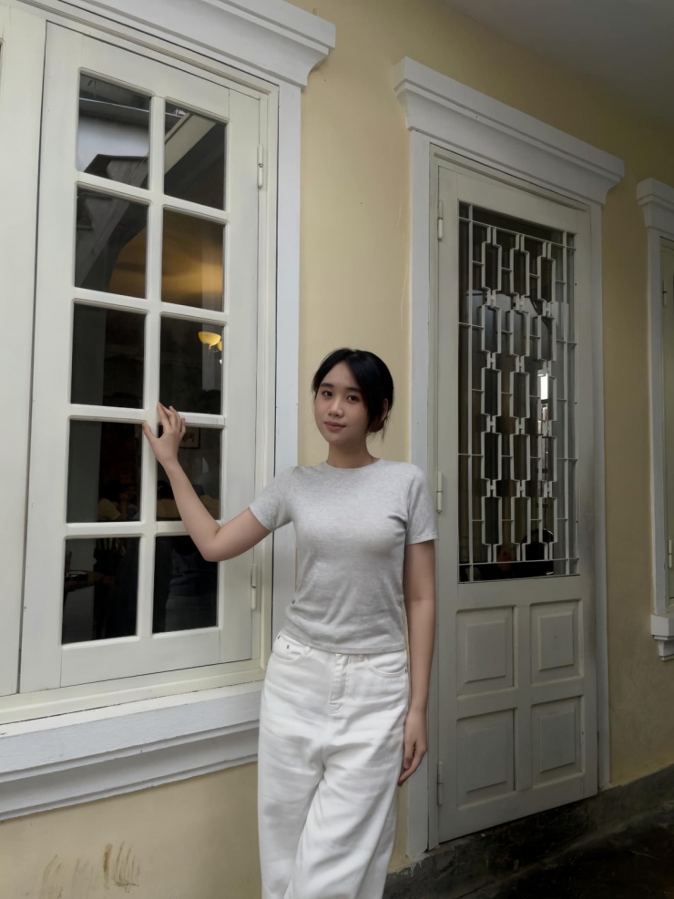 Vẻ ngọt ngào của á hậu 2 Miss World Vietnam 2025 6 Tâm Như cho biết trước đây cô hiếm khi sử dụng trang phục đắt tiền. Từ khi tham gia cuộc thi nhan sắc, cô có cơ hội diện những bộ váy dạ hội lộng lẫy của các nhà thiết kế lớn.