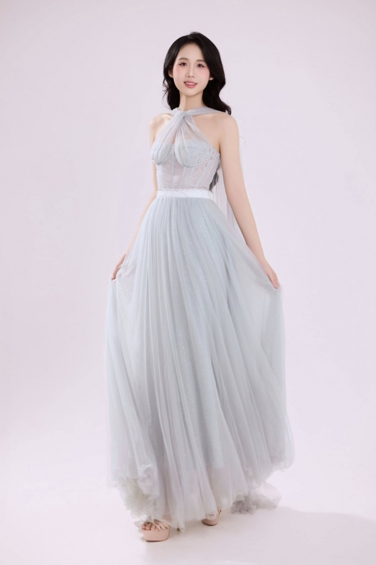 Vẻ ngọt ngào của á hậu 2 Miss World Vietnam 2025 8 Trương Tâm Như nổi bật với chiều cao 1,73 m, số đo 77-60-90 cm.