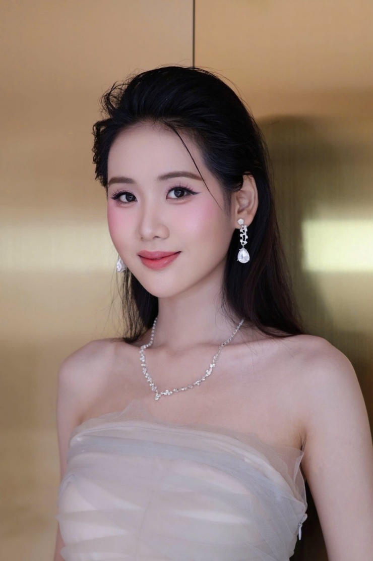 Vẻ ngọt ngào của á hậu 2 Miss World Vietnam 2025 9 Tâm Như cho biết trước khi có sắc vóc hiện tại, cô từng nặng 72 kg, thời học cấp 2. Trải nghiệm này khiến cô chú trọng việc giữ gìn vóc dáng, duy trì tập luyện thể thao để đảm bảo sức khỏe và đạt hình thể mong muốn.