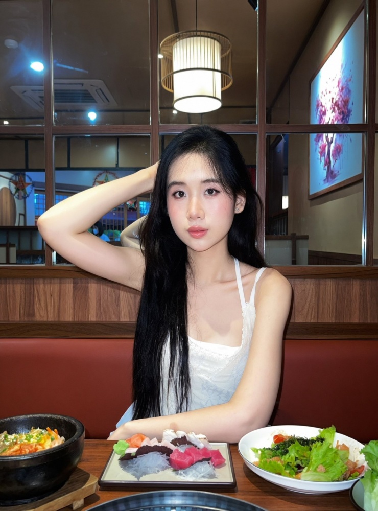 Vẻ ngọt ngào của á hậu 2 Miss World Vietnam 2025 10 Sau khi giảm cân thành công, yếu tố quan trọng nhất với cô là xây dựng chế độ ăn uống hợp lý.