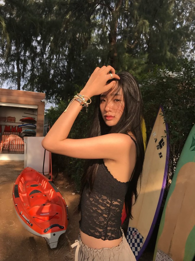 Sức hút nhẹ nhàng từ trang phục vải ren- Ảnh 2. Sức hút nhẹ nhàng từ trang phục vải ren- Ảnh 2.