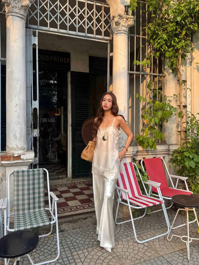 Sức hút nhẹ nhàng từ trang phục vải ren- Ảnh 9. Sức hút nhẹ nhàng từ trang phục vải ren- Ảnh 9.