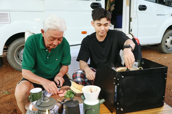 Nam ca sĩ Vbiz tự nhận cả đời chưa có lấy 1 bản hit, ra MV phản cảm viral bằng 16 năm đi hát- Ảnh 6.