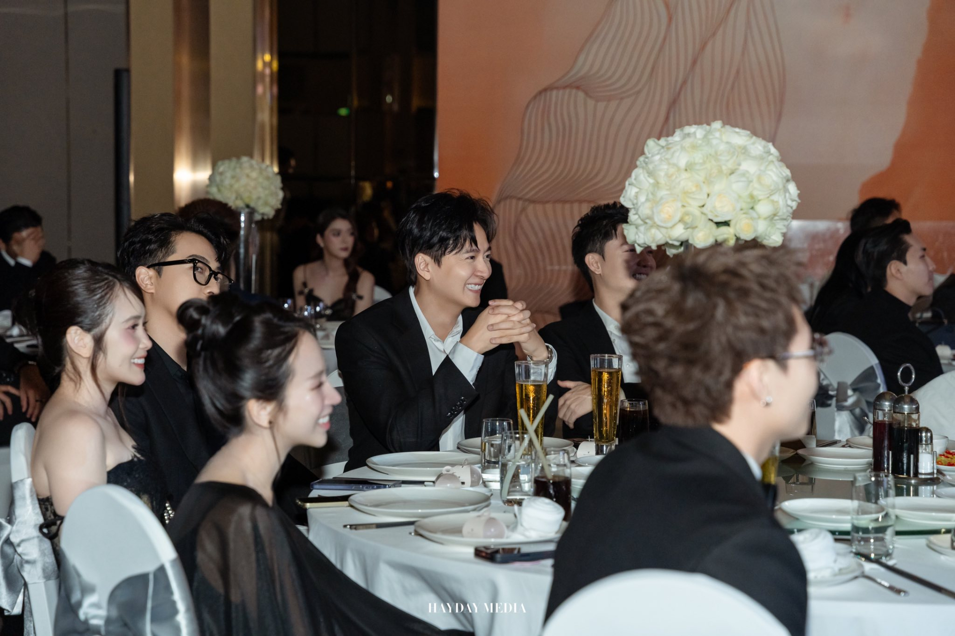 Thái độ lạ của Hải Nam - Jun Vũ bên trong đám cưới quy tụ cả dàn sao Vbiz- Ảnh 20.