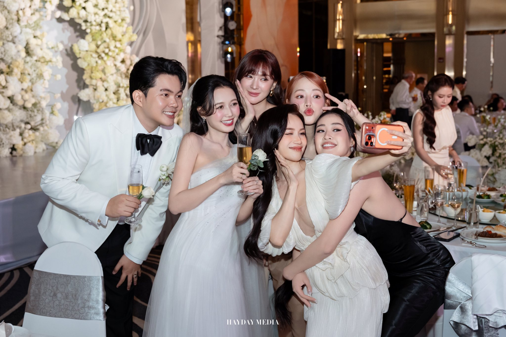 Thái độ lạ của Hải Nam - Jun Vũ bên trong đám cưới quy tụ cả dàn sao Vbiz- Ảnh 22.