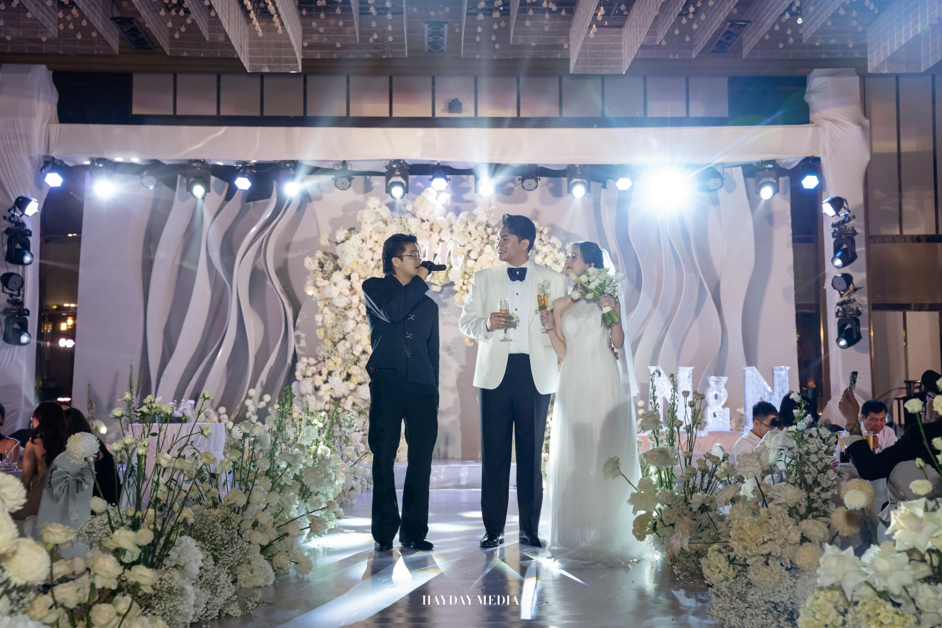 Thái độ lạ của Hải Nam - Jun Vũ bên trong đám cưới quy tụ cả dàn sao Vbiz- Ảnh 23.