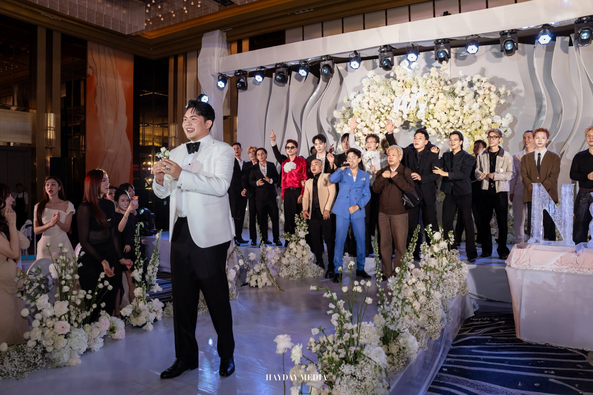 Thái độ lạ của Hải Nam - Jun Vũ bên trong đám cưới quy tụ cả dàn sao Vbiz- Ảnh 25.