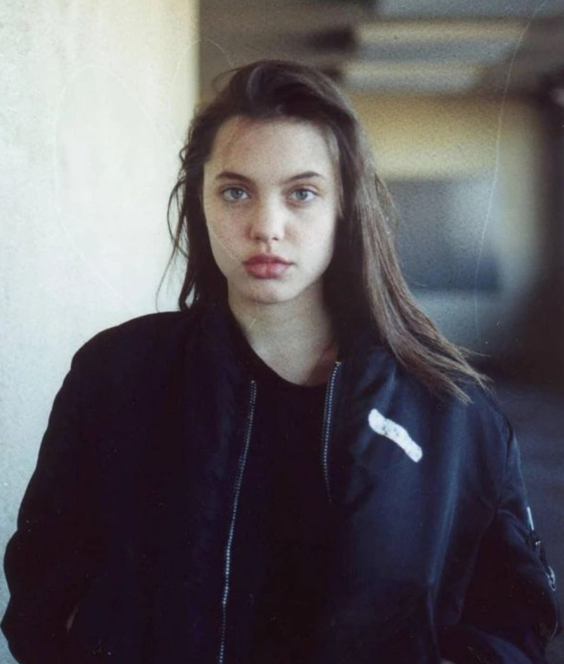 Angelina Jolie: Từ tóc tém nổi loạn thời trẻ tới nhan sắc giờ không ai nhận ra, ẩn sau đó là cả 1 hành trình nhiều thông điệp- Ảnh 3.