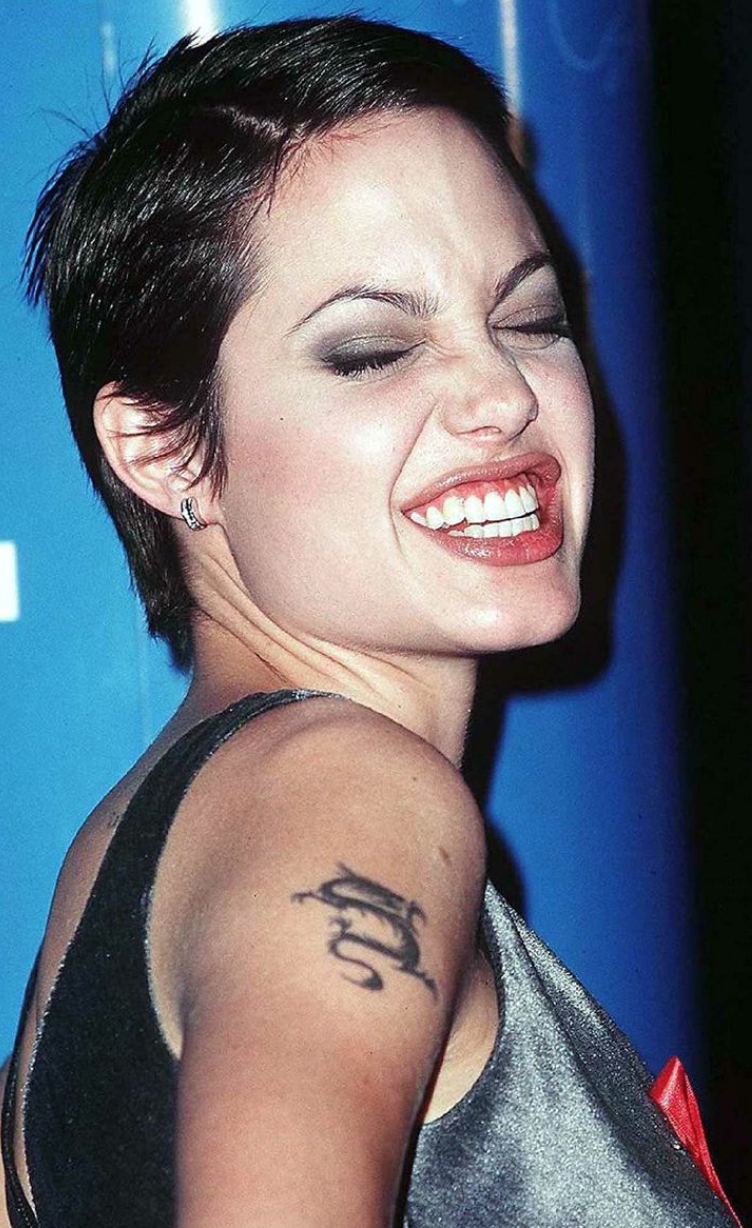 Angelina Jolie: Từ tóc tém nổi loạn thời trẻ tới nhan sắc giờ không ai nhận ra, ẩn sau đó là cả 1 hành trình nhiều thông điệp- Ảnh 7.