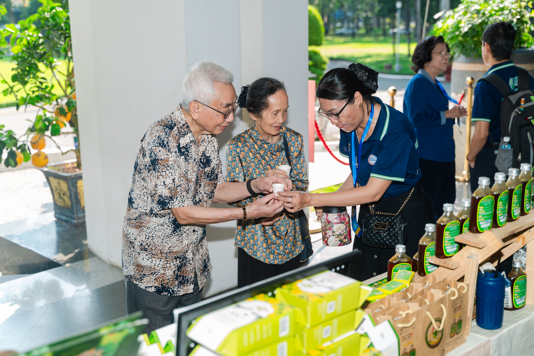 Quả trứng gà biến thành đặc sản 2 VIDEO: Lạ miệng với đặc sản từ chùm ngây và quả lê-ki-ma tại Lễ công bố Hàng Việt Nam Chất lượng cao - Ảnh 5.