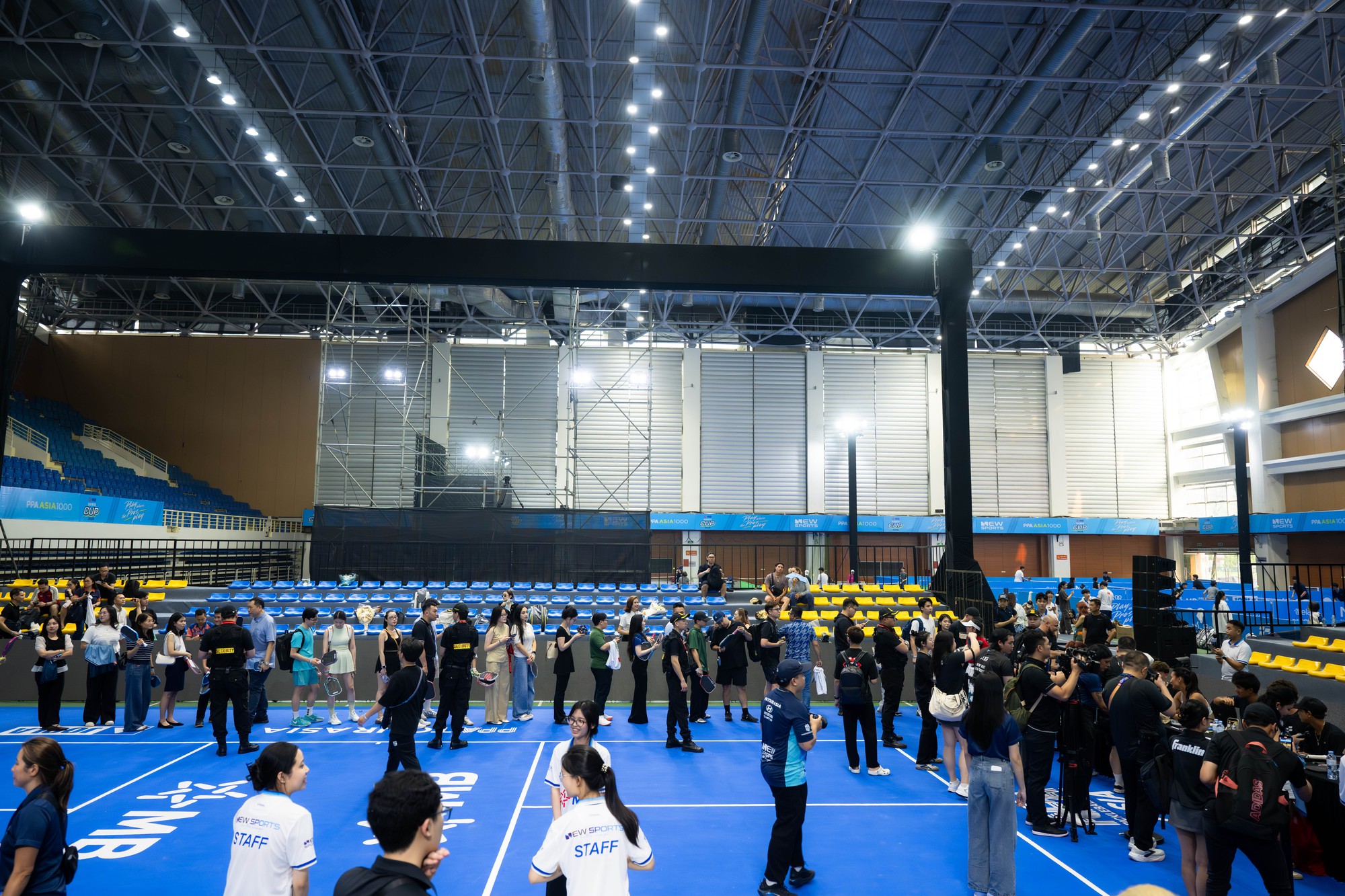 Nữ hoàng pickleball Anna Leigh Waters cùng dàn sao PPA hồ hởi kí tặng người hâm mộ Việt Nam- Ảnh 11. Nữ hoàng pickleball Anna Leigh Waters cùng dàn sao PPA hồ hởi kí tặng người hâm mộ Việt Nam- Ảnh 11.