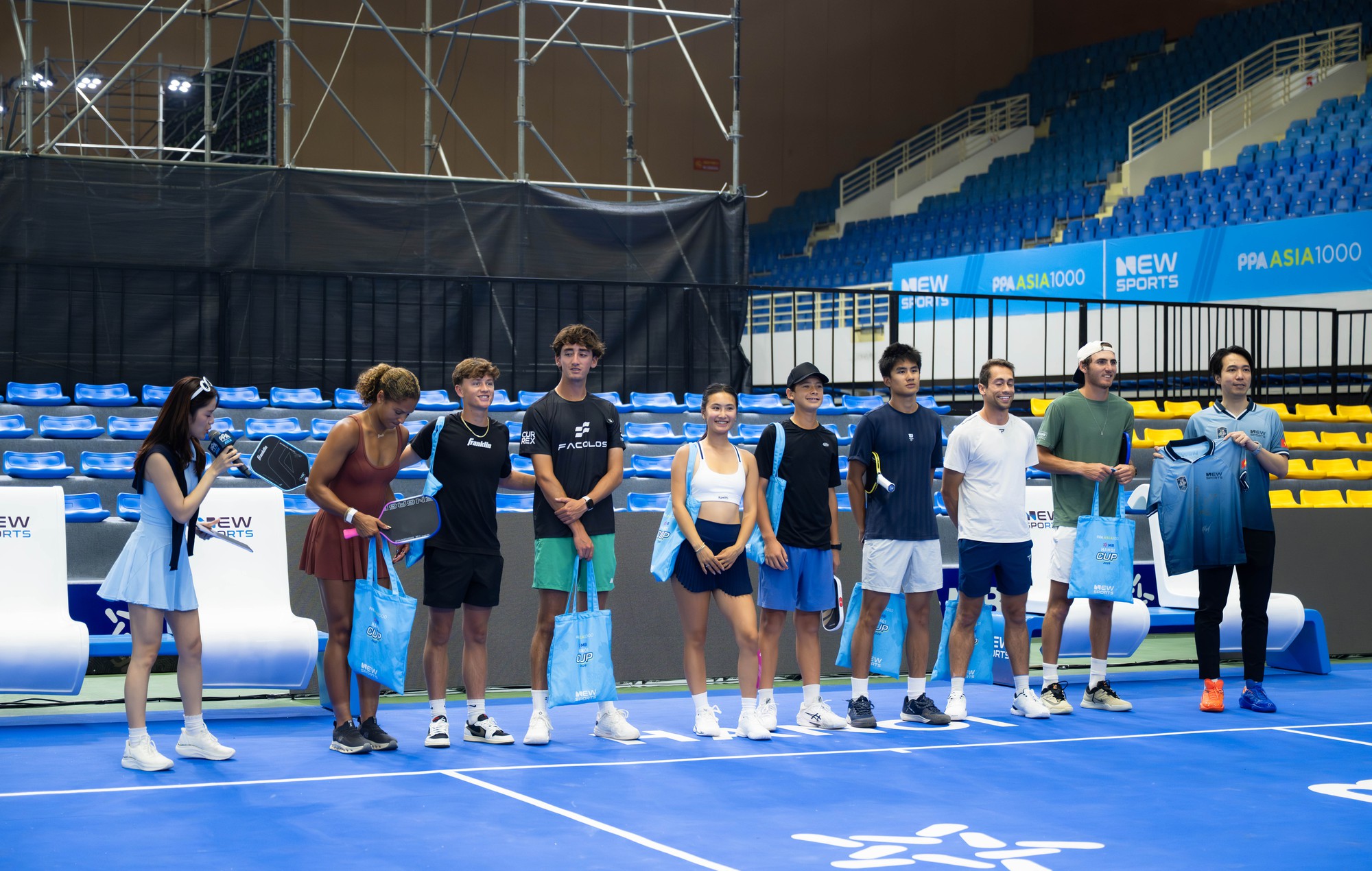 Nữ hoàng pickleball Anna Leigh Waters cùng dàn sao PPA hồ hởi kí tặng người hâm mộ Việt Nam- Ảnh 14. Nữ hoàng pickleball Anna Leigh Waters cùng dàn sao PPA hồ hởi kí tặng người hâm mộ Việt Nam- Ảnh 14.