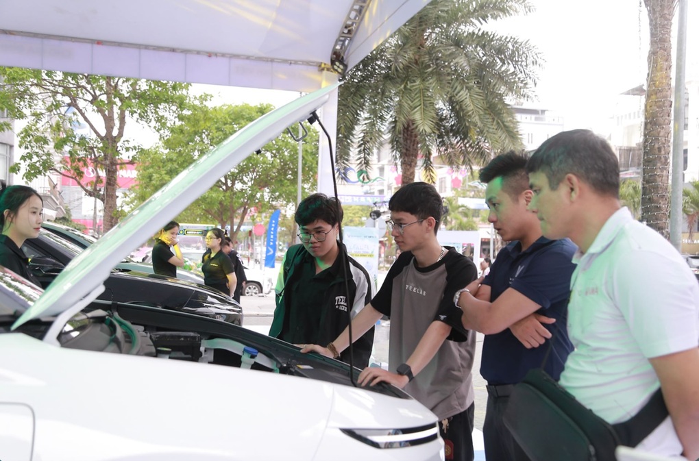 VinFast VF MPV 7 hút khách tại sự kiện lái thử ở Thanh Hóa - 2