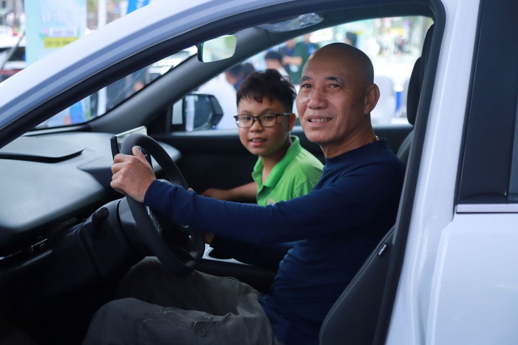 VinFast VF MPV 7 hút khách tại sự kiện lái thử ở Thanh Hóa - 3