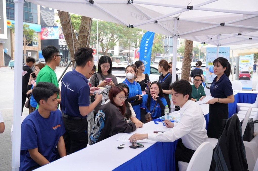 VinFast VF MPV 7 hút khách tại sự kiện lái thử ở Thanh Hóa - 6