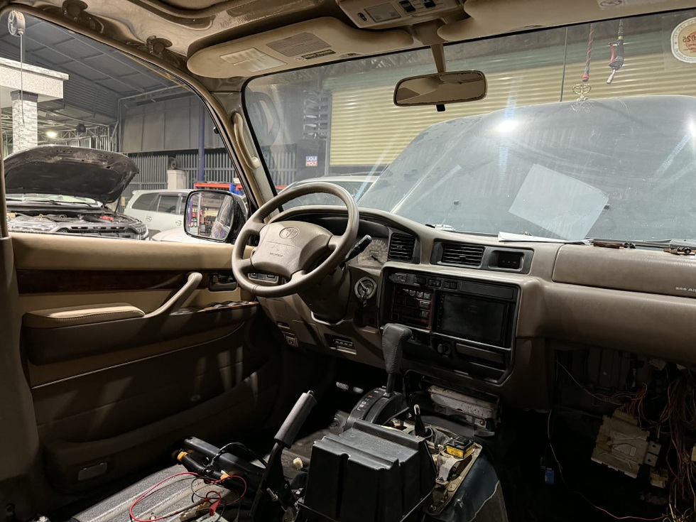 9x dành 6 tháng đặt phụ tùng khắp thế giới để đại tu Land Cruiser đời 1995 - 19