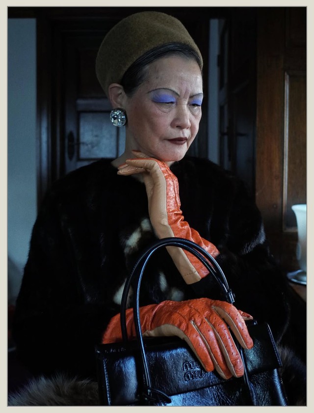 Từ bác sĩ nghỉ hưu đến người mẫu cho sàn diễn cao cấp ở tuổi 71: Người phụ nữ từng chiếm spotlight show Miu Miu là ai?- Ảnh 7.