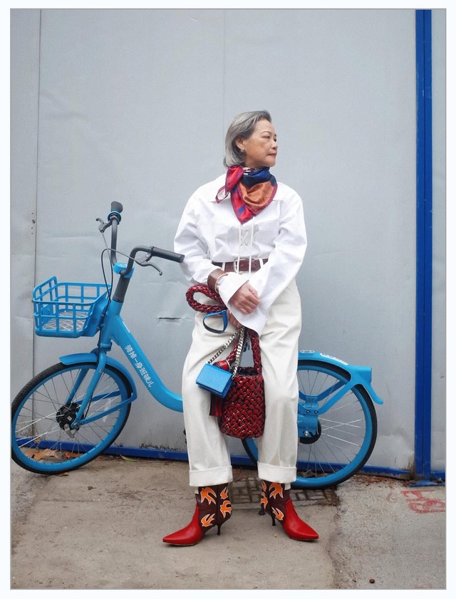 Từ bác sĩ nghỉ hưu đến người mẫu cho sàn diễn cao cấp ở tuổi 71: Người phụ nữ từng chiếm spotlight show Miu Miu là ai?- Ảnh 11.