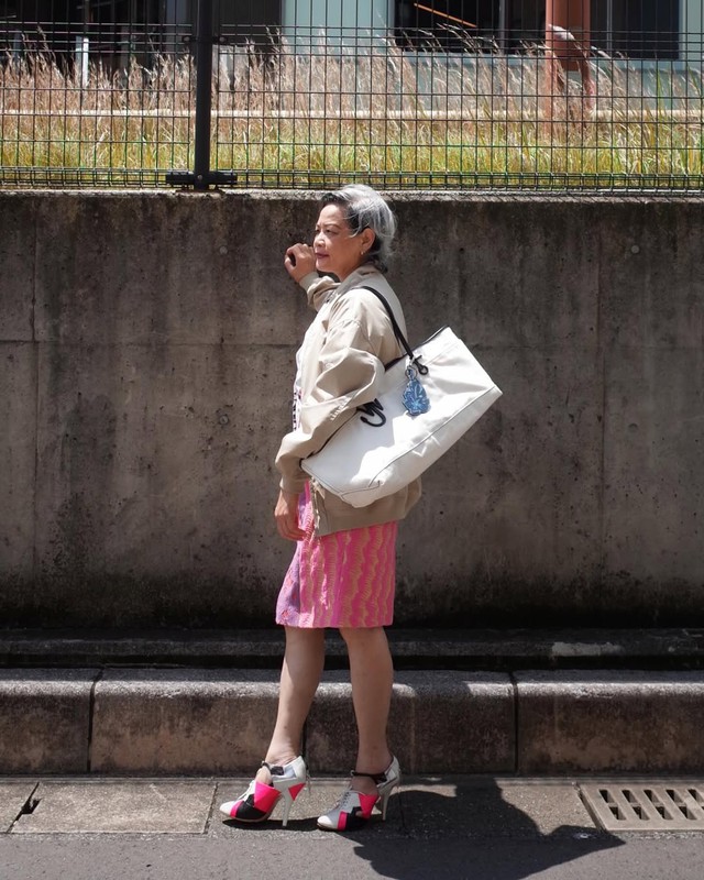 Từ bác sĩ nghỉ hưu đến người mẫu cho sàn diễn cao cấp ở tuổi 71: Người phụ nữ từng chiếm spotlight show Miu Miu là ai?- Ảnh 15.