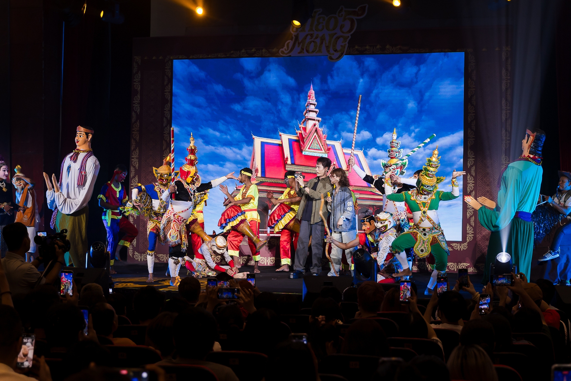 Ai se duyên cho cặp sao Việt này kể cũng tài: Nhà gái hơn nhà trai 14 tuổi, U45 vẫn bốc lửa chết đi được- Ảnh 2.