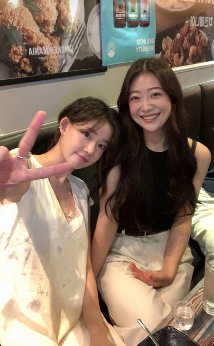 2 người bạn cùng đi làm, thu nhập như nhau: 1 người mua vàng - 1 người không, 10 năm sau mới thấy sự khác biệt- Ảnh 1.