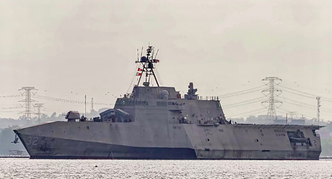 Tàu tác chiến ven biển USS Santa Barbara tại Singapore ngày 18/3. Ảnh: X/Warship Cam