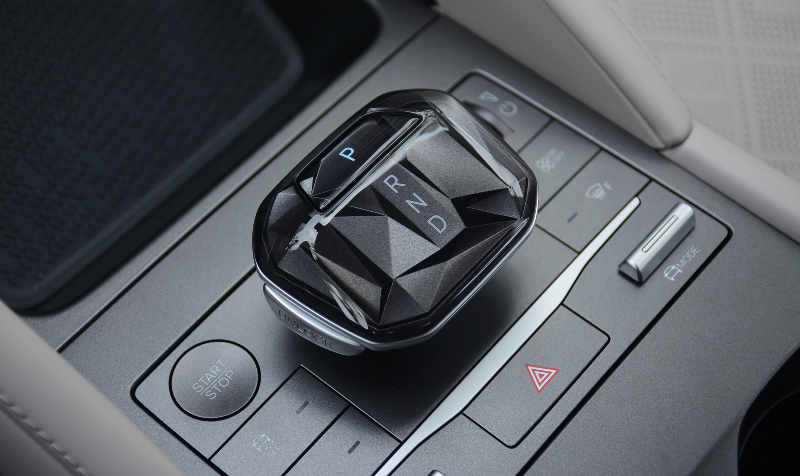 3 lý do vì sao không nên chuyển cần số về P khi dừng đèn đỏ 1 3 lý do vì sao không nên chuyển cần số về P khi dừng đèn đỏ - Ảnh 1.