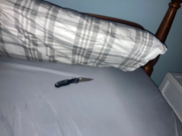 3 thứ ở đầu giường âm thầm lôi kéo tiểu nhân, dễ rước xui vào nhà- Ảnh 1.